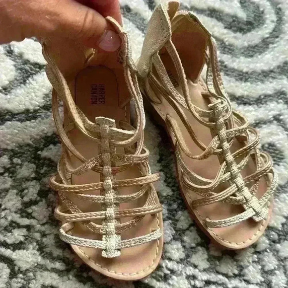 Harper Canyon sandals size 9 - Picture 2 of 3